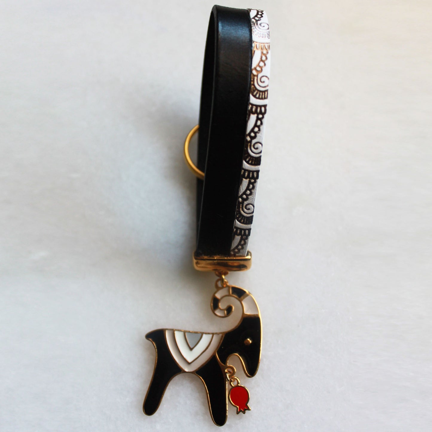 Porte clé dorée TRAGOS